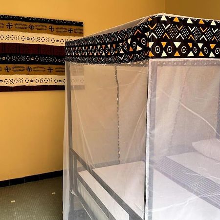 Independent Room On Island In Colonial House With Private Entrance سانت - لويس المظهر الخارجي الصورة