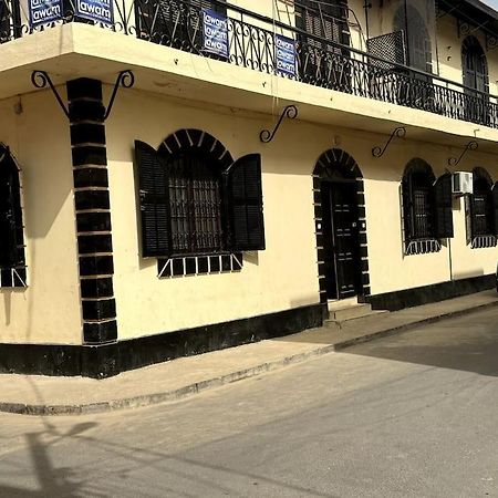 Independent Room On Island In Colonial House With Private Entrance سانت - لويس المظهر الخارجي الصورة